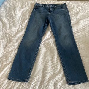 Size 8 slim straight mid rise Old Navy light wash jeans